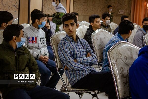 بزرگداشت شهدای دانش‌آموز در دبیرستان هاتف