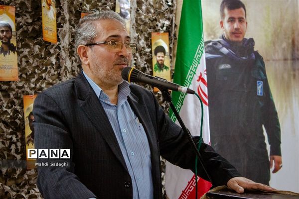 بزرگداشت شهدای دانش‌آموز در دبیرستان هاتف