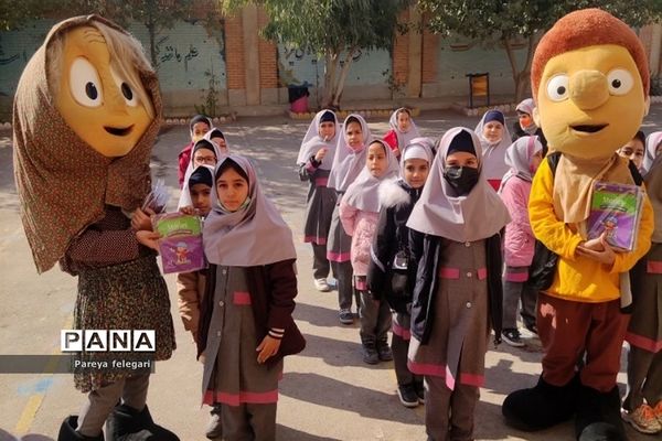 آغاز هفته کتاب‌ و کتابخوانی در آموزشگاه شهید روزبه‌نیا شهرستان قرچک