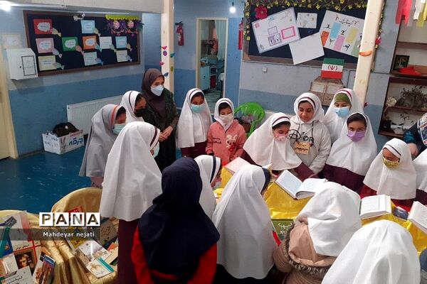 نمایشگاه دوستانه کتاب در دبستان حضرت زهرا(س)۲ رودهن