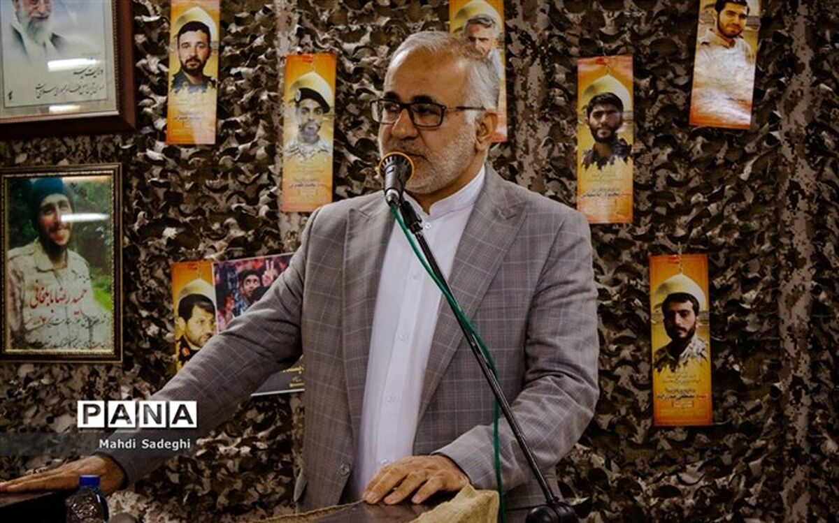 دانش‌آموزان باید ضمن هوشیاری، حافظ خون شهدا باشند