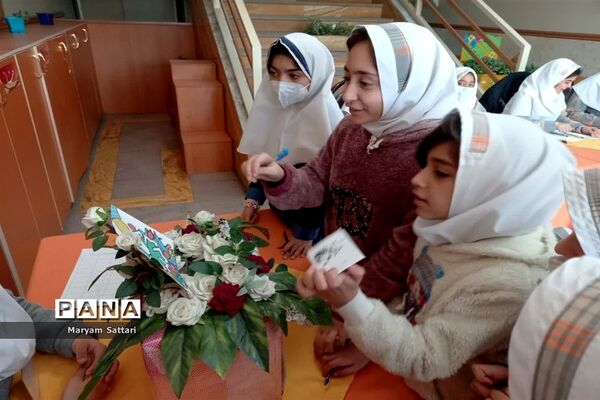 انتخابات شورای دانش‌آموزی دبستان دخترانه شاهد حضرت فاطمه زهرا(س)