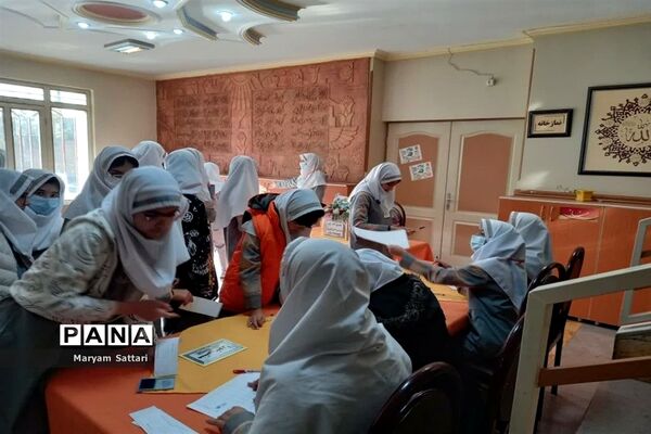 انتخابات شورای دانش‌آموزی دبستان دخترانه شاهد حضرت فاطمه زهرا(س)