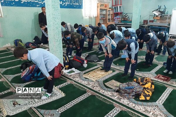 آموزش و برگزاری نماز جماعت در دبستان ارشاد رودهن