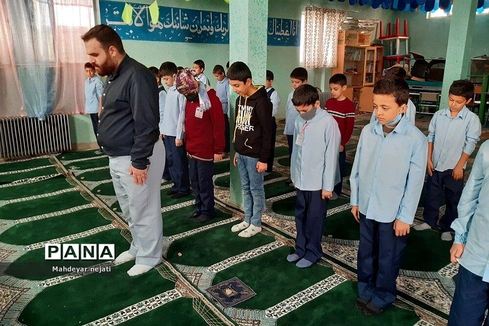 آموزش و برگزاری نماز جماعت در دبستان ارشاد رودهن