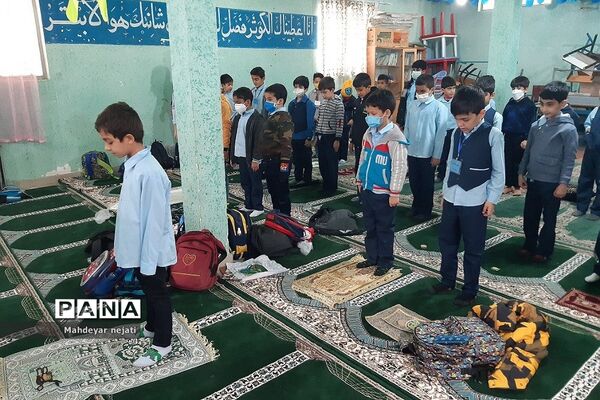 آموزش و برگزاری نماز جماعت در دبستان ارشاد رودهن