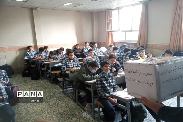 برگزاری انتخابات شورای دانش‌آموزی دبیرستان حر بن ریاحی منطقه ۱۳