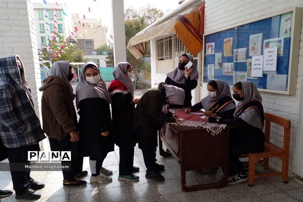 برگزاری انتخابات شورای دانش‌آموزی در دبیرستان شهیده معصومه قزوینی منطقه ۱۳