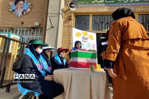 برگزاری انتخابات شورای دانش‌آموزی در مدرسه شاهد مرضیه(س)