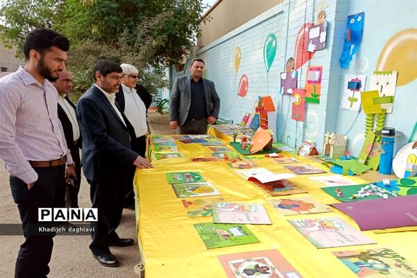 نواختن زنگ کتاب و کتابخوانی در حمیدیه
