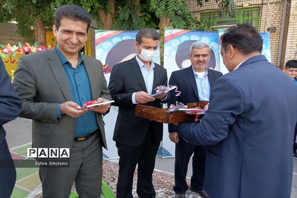 زنگ هفته کتاب و کتابخوانی در مدارس استان بوشهر نواخته شد