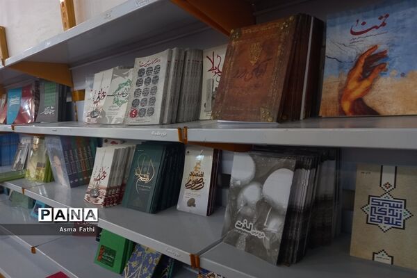 بازدید دانش‌آموزان دبیرستان علامه طباطبایی از مقر کتاب
