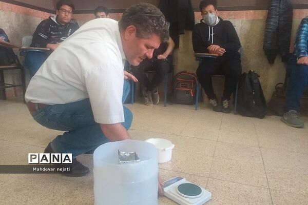 آزمایش‌های پیشرفته در آزمایشگاه تخصصی مدرسه شهیدبهشتی رودهن