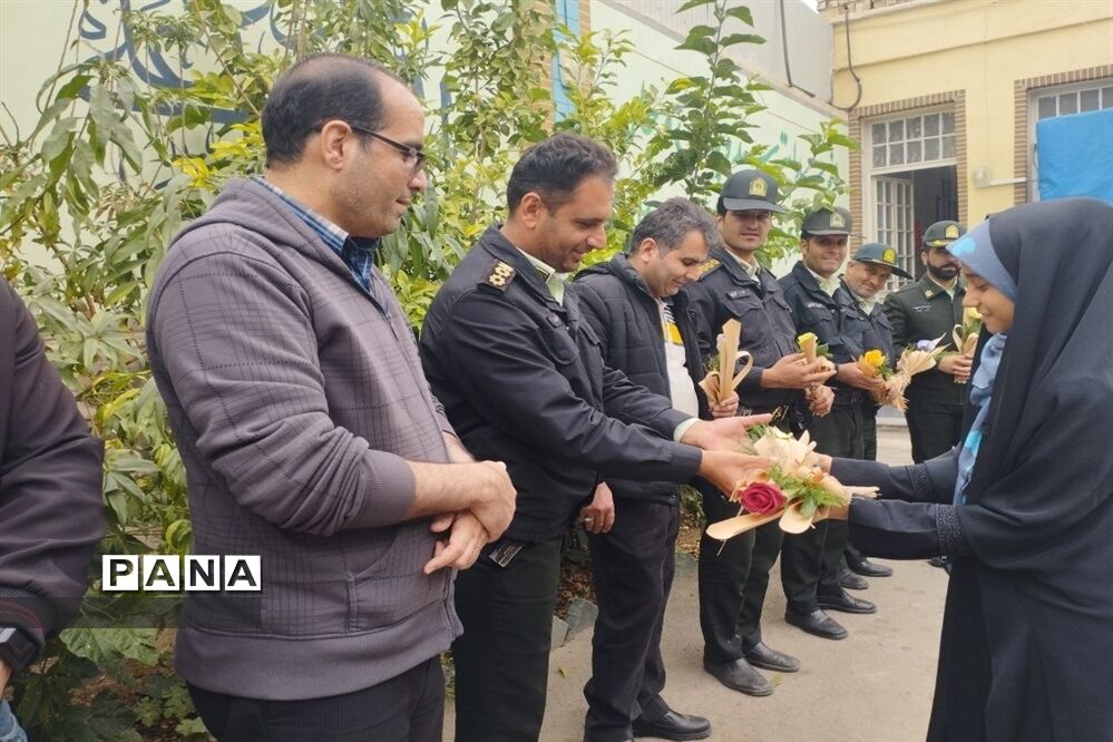دیدار معتمدین و اعضای کانون فرهنگی هنری شهدا مسجد ترک آباد با کارکنان کلانتری ۱۳ علوی کاشان
