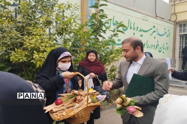 دیدار معتمدین و اعضای کانون فرهنگی هنری شهدا مسجد ترک آباد با کارکنان کلانتری ۱۳ علوی کاشان