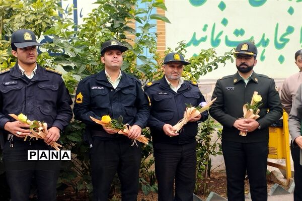 دیدار معتمدین و اعضای کانون فرهنگی هنری شهدا مسجد ترک آباد با کارکنان کلانتری ۱۳ علوی کاشان