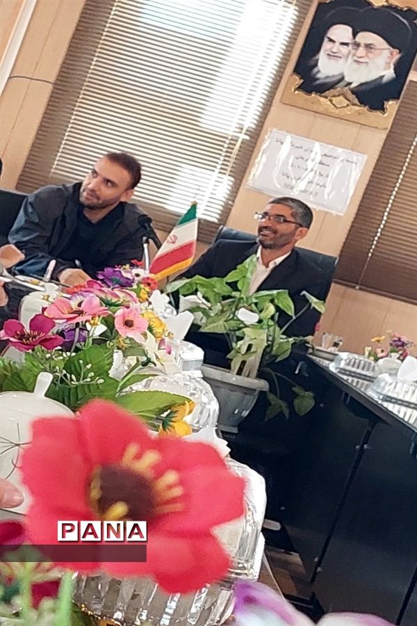 جلسه مدیر سازمان دانش‌آموزی استان اصفهان با خبرنگاران خبرگزاری پانای شهرستان فلاورجان