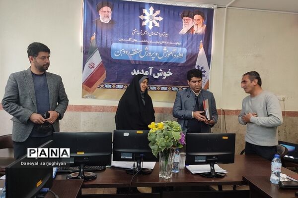جلسه شورای پژوهشی در دبیرستان شهید بهشتی رودهن