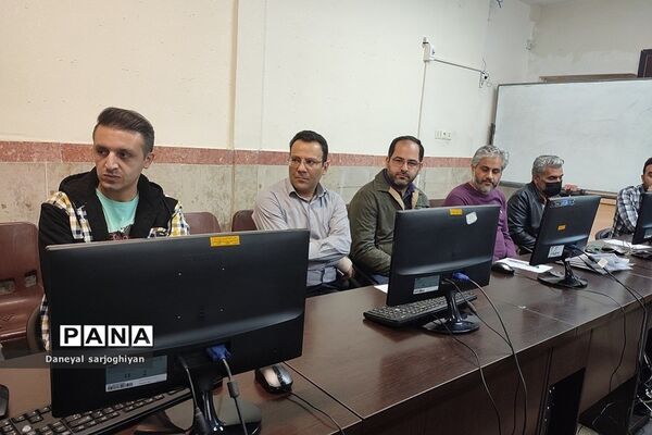 جلسه شورای پژوهشی در دبیرستان شهید بهشتی رودهن