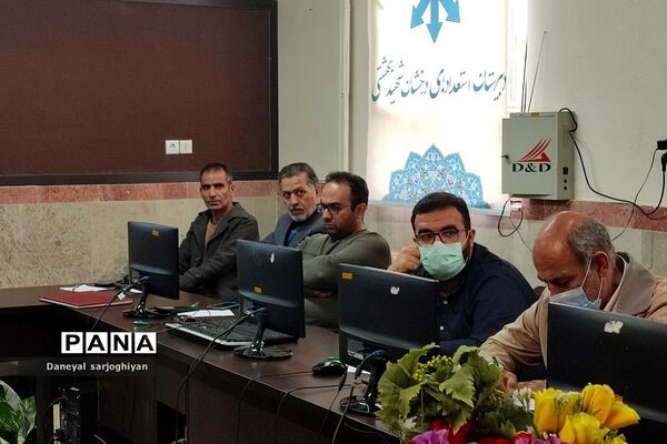 جلسه شورای پژوهشی در دبیرستان شهید بهشتی رودهن