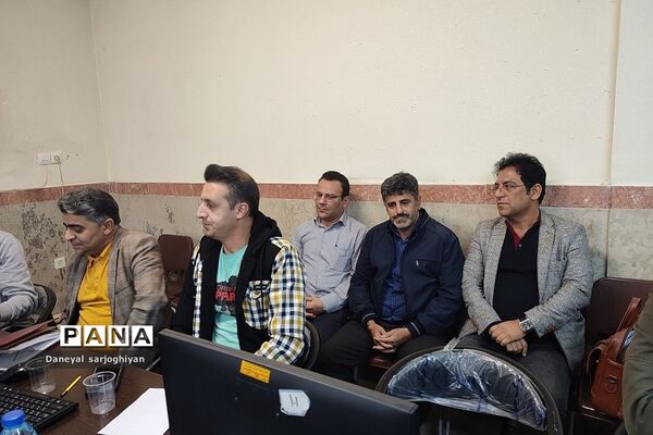 جلسه شورای پژوهشی در دبیرستان شهید بهشتی رودهن