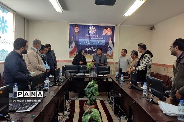 جلسه شورای پژوهشی در دبیرستان شهید بهشتی رودهن