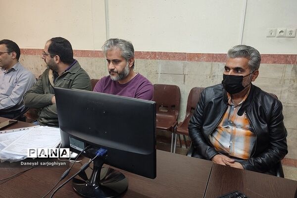 جلسه شورای پژوهشی در دبیرستان شهید بهشتی رودهن