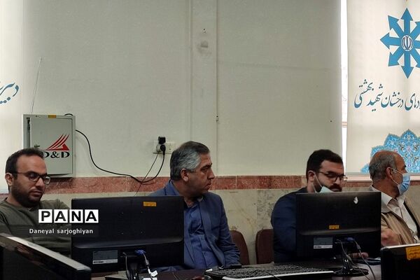 جلسه شورای پژوهشی در دبیرستان شهید بهشتی رودهن
