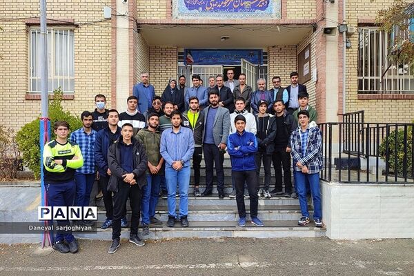 جلسه شورای پژوهشی در دبیرستان شهید بهشتی رودهن