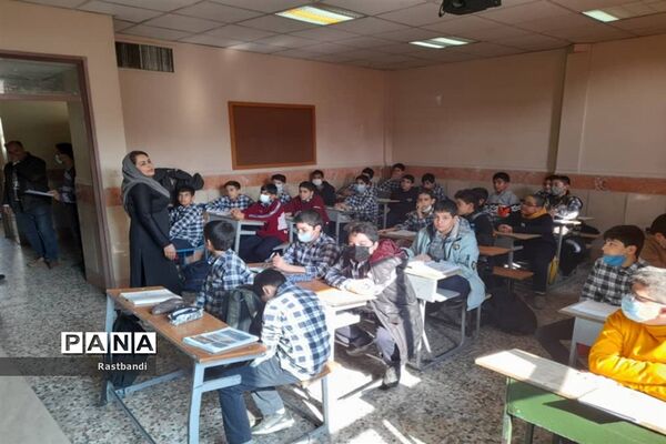 بررسی سلامت دانش‌آموزان دبیرستان حربن ریاحی منطقه ۱۳