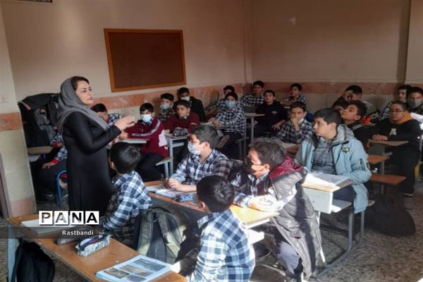 بررسی سلامت دانش‌آموزان دبیرستان حربن ریاحی منطقه ۱۳