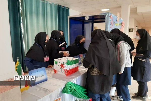 برگزاری بیست و پنجمین دوره انتخابات شورای دانش‌آموزی در ورامین