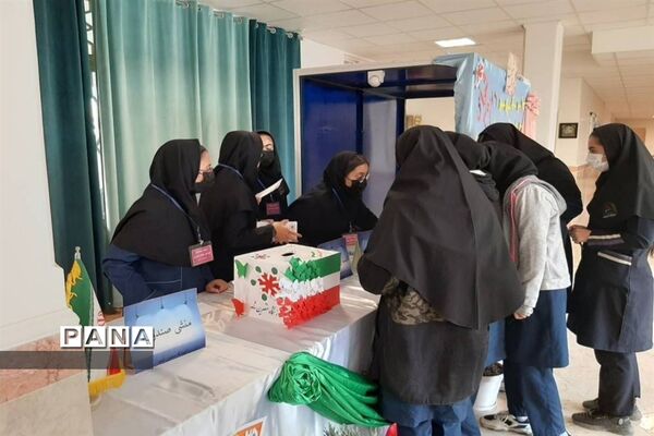 برگزاری بیست و پنجمین دوره انتخابات شورای دانش‌آموزی در ورامین