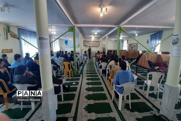 جلسه گفتمان کنکور دبیرستان نمونه آیت الله خامنه‌ای، کاشمر