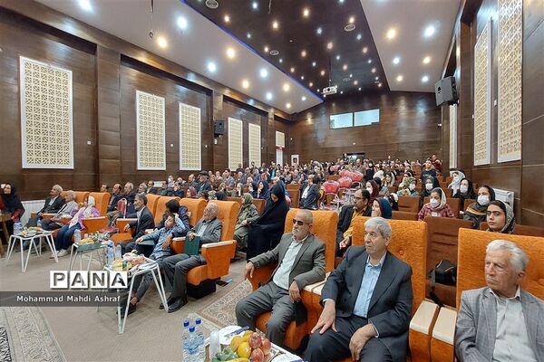 همایش نکوداشت و تجلیل از طراح لچک و ترنج فرش نائین