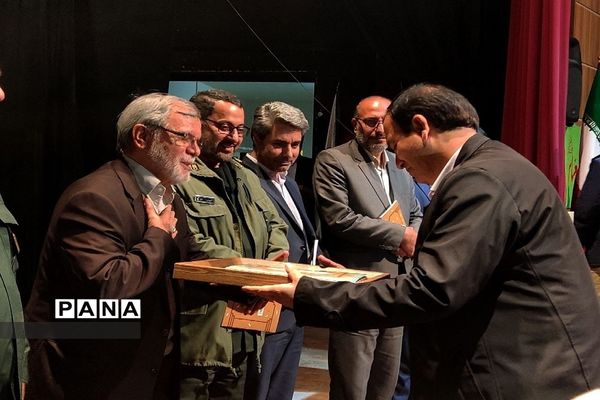 آیین رونمایی از کتاب «مثلث سرخ»