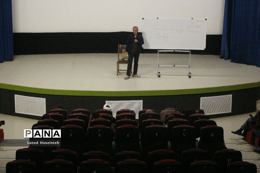 دومین کارگاه آموزش هنرهای نمایشی و تئاتر ویژه معلمان در قم
