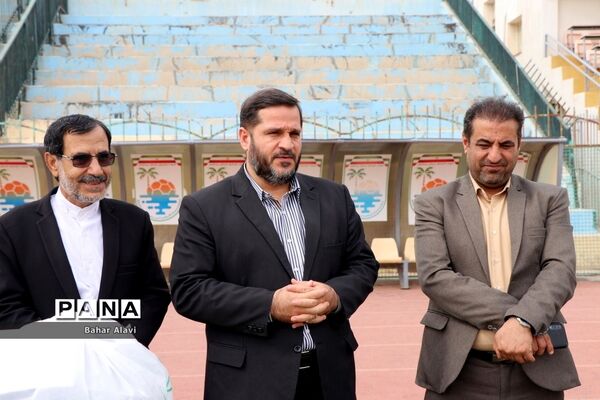 آیین اهدای لباس تیم‌های ورزشی جام پرچم در ورزشگاه شهید بهشتی بوشهر