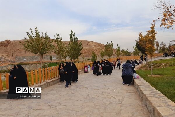 اردوی دانش‌آموزان شاهد رضویان قم در باغ پرندگان