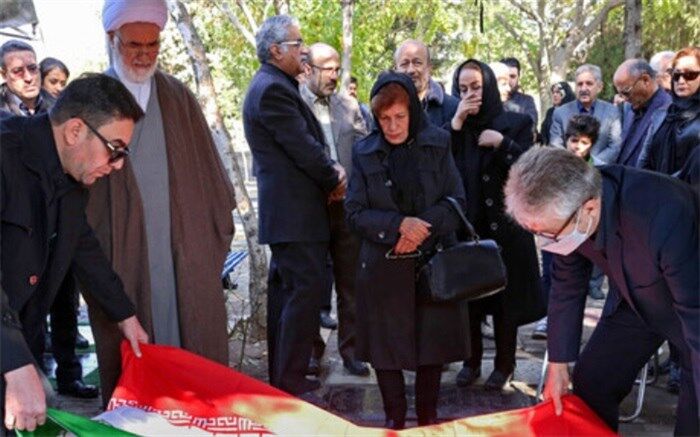 پیکر ناصر تکمیل همایون در زادگاهش آرام گرفت
