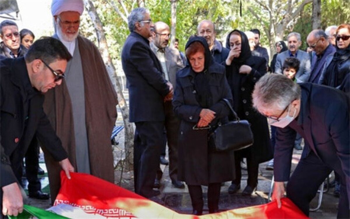پیکر ناصر تکمیل همایون در زادگاهش آرام گرفت