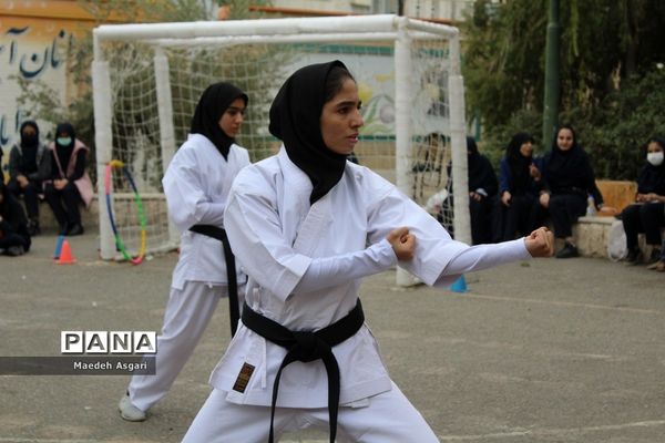 برگزاری المپیاد ورزشی درون مدرسه‌ای در دبیرستان شهید‌خدابخشی قم