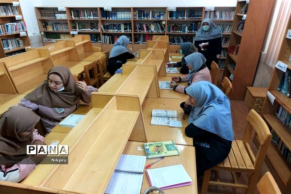 گرامیداشت هفته کتاب و کتابخوانی در دبیرستان شاهد حجاب منطقه ۱۳