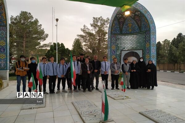 اجرای سرود رفیق شهیدم توسط دانش‌آموزان پسر مدارس شهرستان شاهین‌شهر
