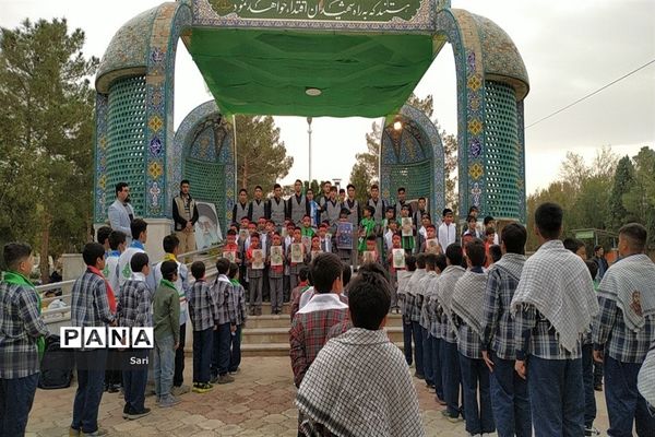 اجرای سرود رفیق شهیدم توسط دانش‌آموزان پسر مدارس شهرستان شاهین‌شهر