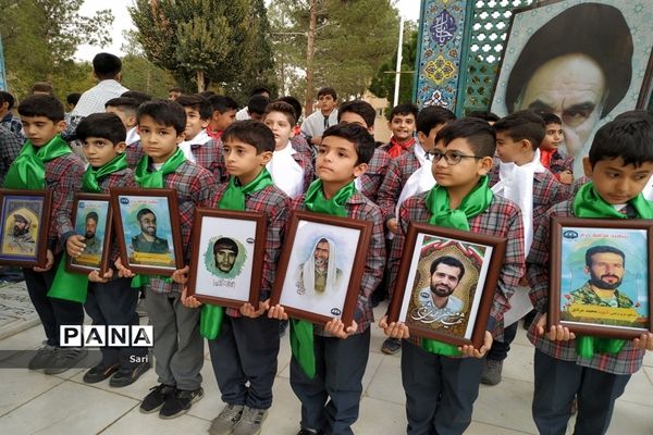 اجرای سرود رفیق شهیدم توسط دانش‌آموزان پسر مدارس شهرستان شاهین‌شهر