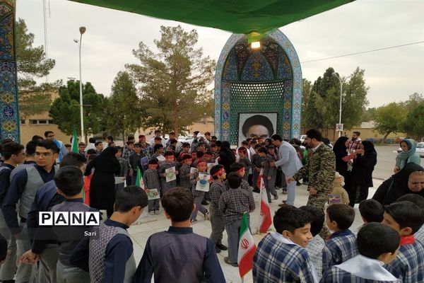 اجرای سرود رفیق شهیدم توسط دانش‌آموزان پسر مدارس شهرستان شاهین‌شهر