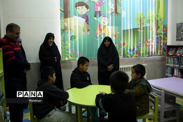 بازدید مدیر آموزش و پرورش جوادآباد از کتابخانه امام خمینی (ره)