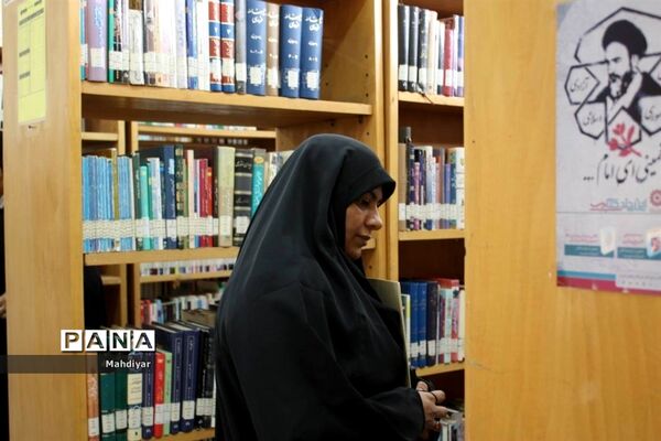 بازدید مدیر آموزش و پرورش جوادآباد از کتابخانه امام خمینی (ره)