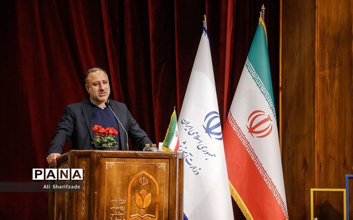 دانش‌آموزان چگونگی پیوند کتاب با شغل آینده خود را مشخص کنند